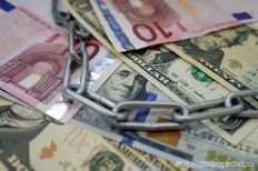 На Урале банки не ограничивали продажу валюты